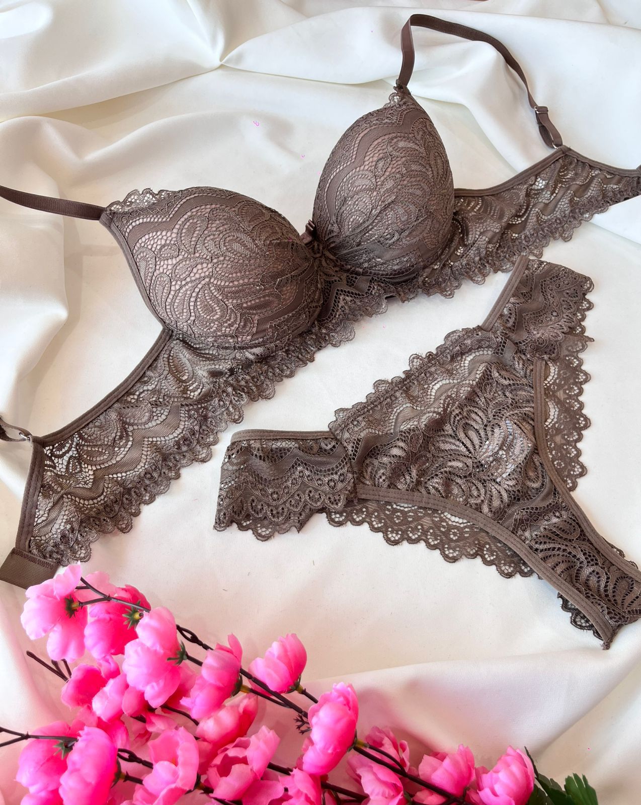 Conjunto M Milena chocolate de renda