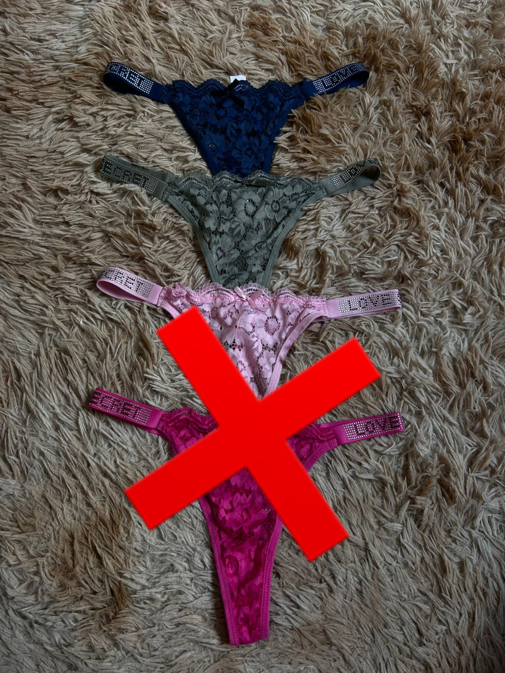 Calcinha G de renda com detalhe brilhante na lateral